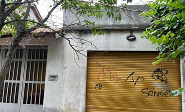 Casa de 3 dormitorios y fondo con quincho APTA CREDITO!!!