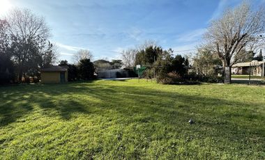 Terreno con pileta y cuartito de guardado