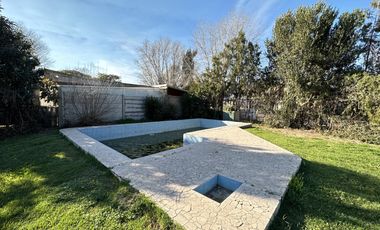 Terreno con pileta y cuartito de guardado