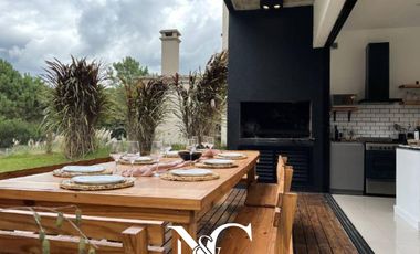 Casa en venta en Costa Esmeralda 5 ambientes