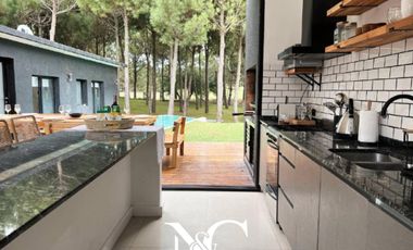 Casa en venta en Costa Esmeralda 5 ambientes