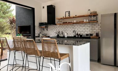 Casa en venta en Costa Esmeralda 5 ambientes