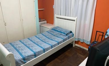Casa a reciclar en Lomas de Zamora 2 dormitorios y entrada de auto