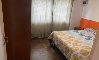 Casa a reciclar en Lomas de Zamora 2 dormitorios y entrada de auto