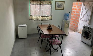 Casa a reciclar en Lomas de Zamora 2 dormitorios y entrada de auto