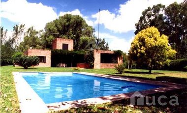 VENTA | CASA Luminosa con gran Jardin y Pileta | Tronador al 300 Barrio Altavista