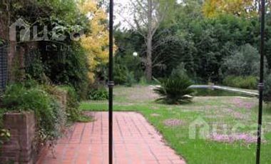 VENTA | CASA Luminosa con gran Jardin y Pileta | Tronador al 300 Barrio Altavista