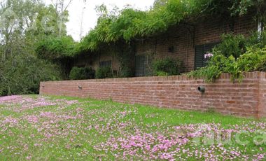 VENTA | CASA Luminosa con gran Jardin y Pileta | Tronador al 300 Barrio Altavista