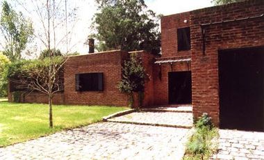 VENTA | CASA Luminosa con gran Jardin y Pileta | Tronador al 300 Barrio Altavista