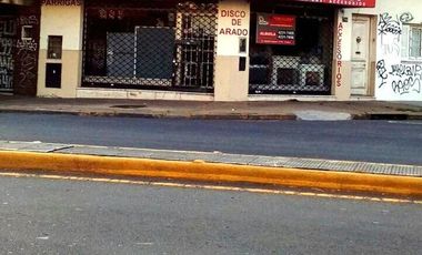 Local en muy buena ubicacion con gran vista de frente!