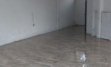 Local en muy buena ubicacion con gran vista de frente!