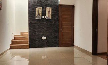 CASA EN RENTA AMUEBLADA CUMBRES DEL CIMATARIO