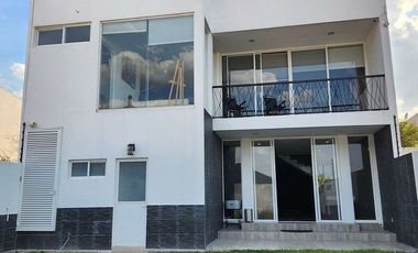 CASA EN RENTA AMUEBLADA CUMBRES DEL CIMATARIO