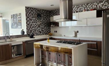 CASA EN RENTA AMUEBLADA CUMBRES DEL CIMATARIO