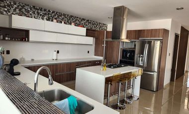 CASA EN RENTA AMUEBLADA CUMBRES DEL CIMATARIO