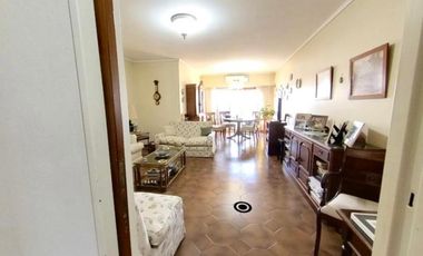 Gran departamento de categoría con cochera en Lomas de Zamora Oeste