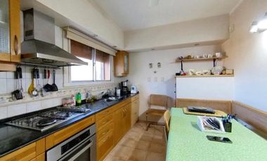 Gran departamento de categoría con cochera en Lomas de Zamora Oeste