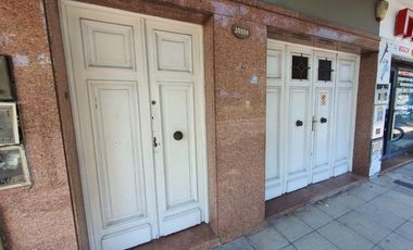 Departamento en  pimer piso con patio y cochera de 4 ambientes en Temperley Oeste