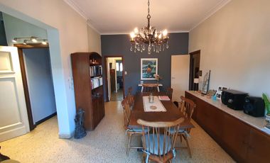 Departamento en  pimer piso con patio y cochera de 4 ambientes en Temperley Oeste