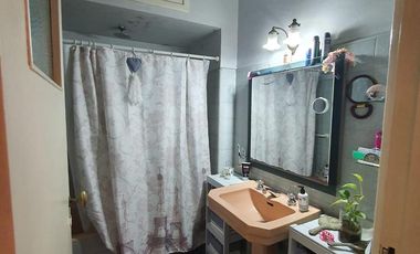 Departamento en  pimer piso con patio y cochera de 4 ambientes en Temperley Oeste