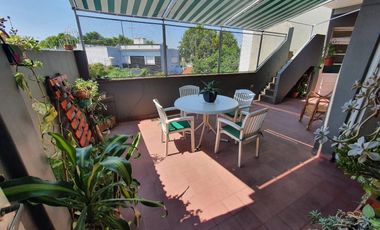 Departamento en  pimer piso con patio y cochera de 4 ambientes en Temperley Oeste