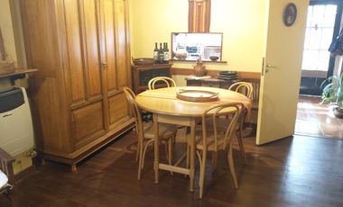 Chalet en 1 planta, 3 dormitorios, 2 baños, patio, cochera. La Lucila.