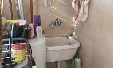 Chalet en 1 planta, 3 dormitorios, 2 baños, patio, cochera. La Lucila.