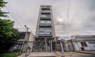 Venta Departamento 2 ambientes tipo dúplex con 2 cocheras y amenities en Quilmes