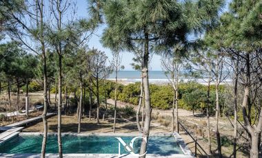 Casa en venta en Costa Esmeralda 1era linea de mar