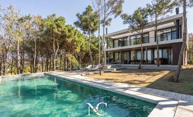Casa en venta en Costa Esmeralda 1era linea de mar