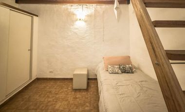 Casa de 4 ambientes con patio y jardín perimetral