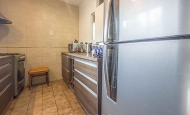 Casa de 4 ambientes con patio y jardín perimetral