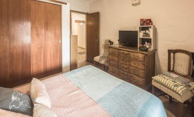 Casa de 4 ambientes con patio y jardín perimetral