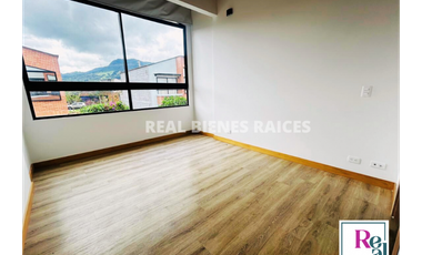 Casa unifamiliar en arriendo | Unidad cerrada.