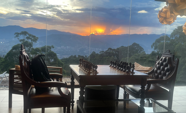 Vende Casa campestre Vista panoramica  Un Crr- Altos del Poblado