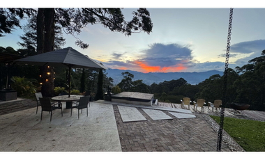 Vende Casa campestre Vista panoramica  Un Crr- Altos del Poblado