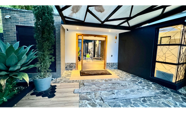 Vende Casa campestre Vista panoramica  Un Crr- Altos del Poblado