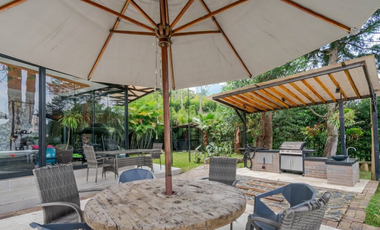 Vende Casa campestre Vista panoramica  Un Crr- Altos del Poblado