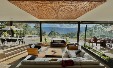 Vende Casa campestre Vista panoramica  Un Crr- Altos del Poblado