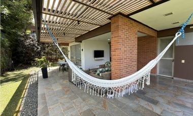 AMPLIA Y MODERNA CASA EN RENTA - LOMA DEL ESCOBERO