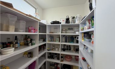 AMPLIA Y MODERNA CASA EN RENTA - LOMA DEL ESCOBERO