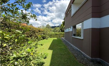 AMPLIA Y MODERNA CASA EN RENTA - LOMA DEL ESCOBERO