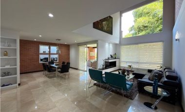 AMPLIA Y MODERNA CASA EN RENTA - LOMA DEL ESCOBERO