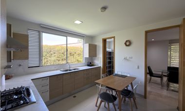 AMPLIA Y MODERNA CASA EN RENTA - LOMA DEL ESCOBERO