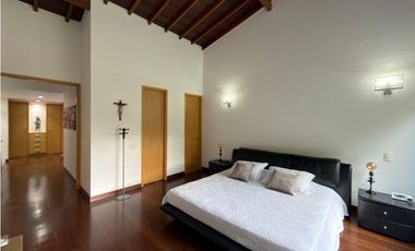 AMPLIA Y MODERNA CASA EN RENTA - LOMA DEL ESCOBERO