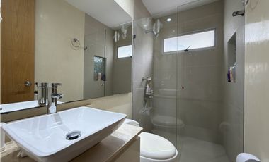 AMPLIA Y MODERNA CASA EN RENTA - LOMA DEL ESCOBERO