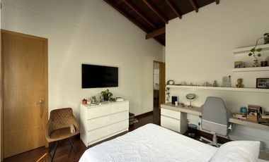 AMPLIA Y MODERNA CASA EN RENTA - LOMA DEL ESCOBERO