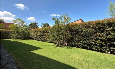 AMPLIA Y MODERNA CASA EN RENTA - LOMA DEL ESCOBERO