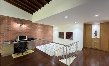 AMPLIA Y MODERNA CASA EN RENTA - LOMA DEL ESCOBERO