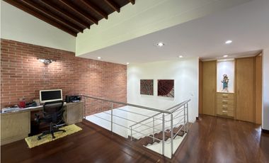 AMPLIA Y MODERNA CASA EN RENTA - LOMA DEL ESCOBERO